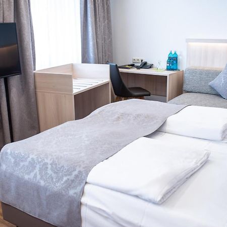 Hotel-Gasthof Weisses Ross Швайг-бай-Нюрнберг Экстерьер фото