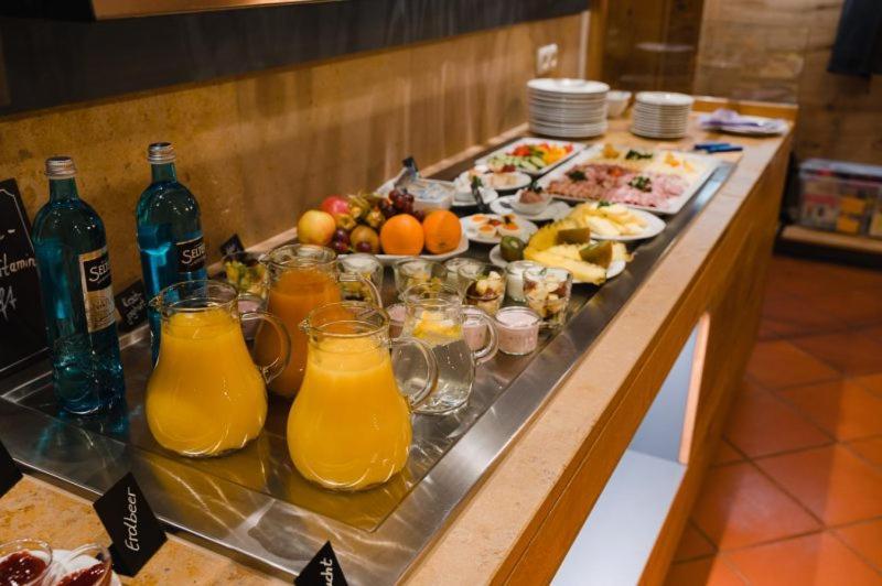 Hotel-Gasthof Weisses Ross Швайг-бай-Нюрнберг Экстерьер фото