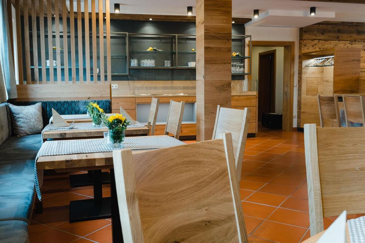 Hotel-Gasthof Weisses Ross Швайг-бай-Нюрнберг Экстерьер фото