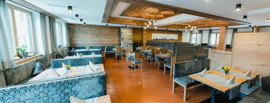 Hotel-Gasthof Weisses Ross Швайг-бай-Нюрнберг Экстерьер фото