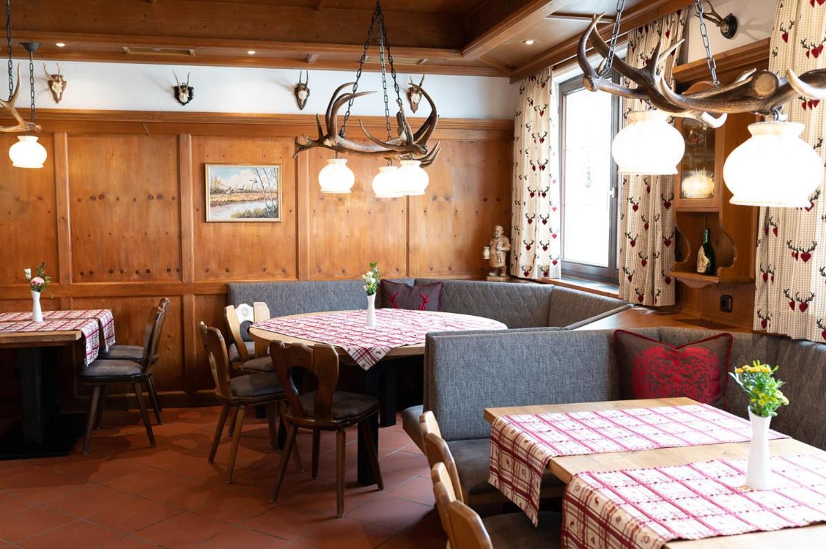 Hotel-Gasthof Weisses Ross Швайг-бай-Нюрнберг Экстерьер фото