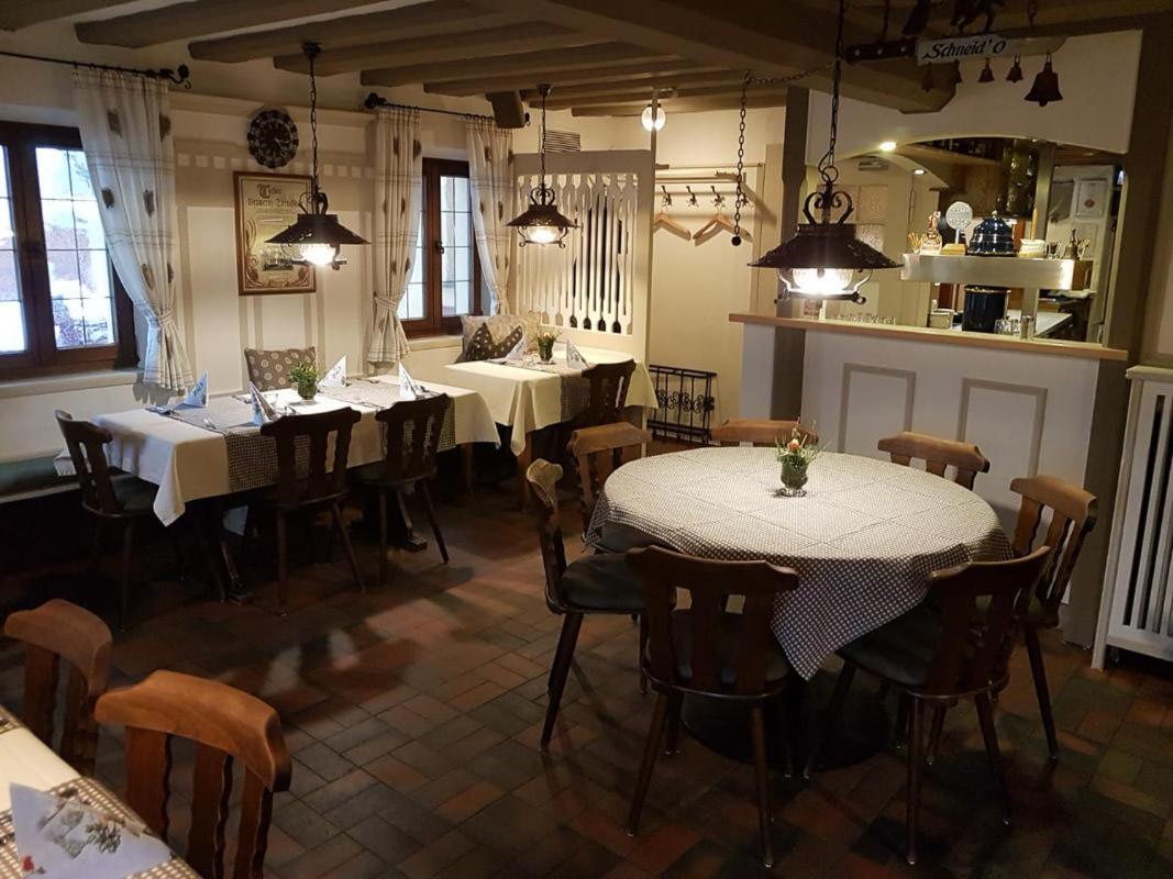 Hotel-Gasthof Weisses Ross Швайг-бай-Нюрнберг Экстерьер фото