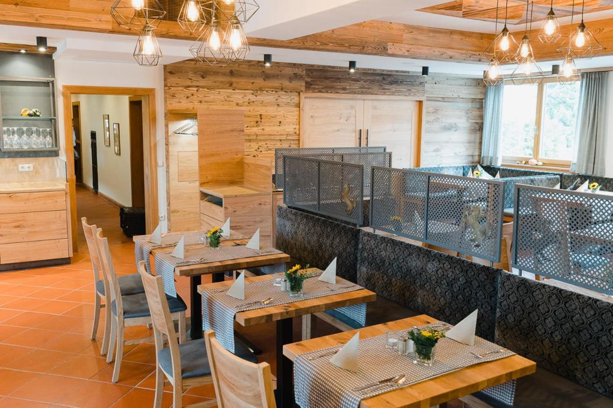 Hotel-Gasthof Weisses Ross Швайг-бай-Нюрнберг Экстерьер фото