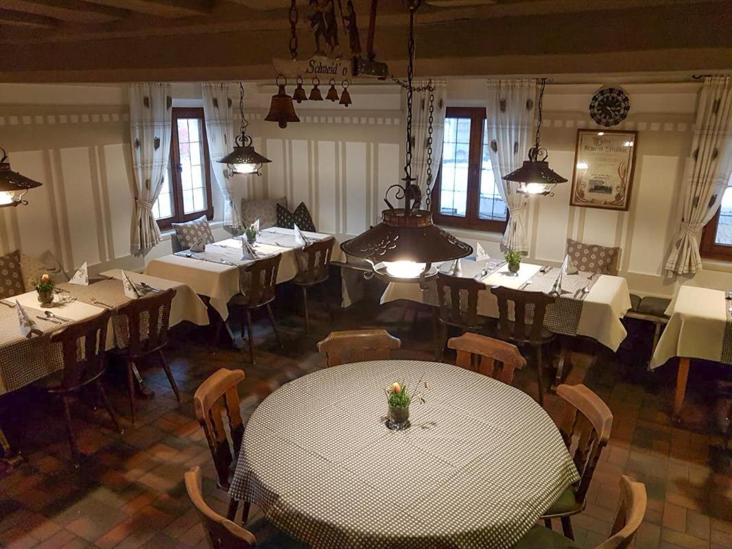 Hotel-Gasthof Weisses Ross Швайг-бай-Нюрнберг Экстерьер фото
