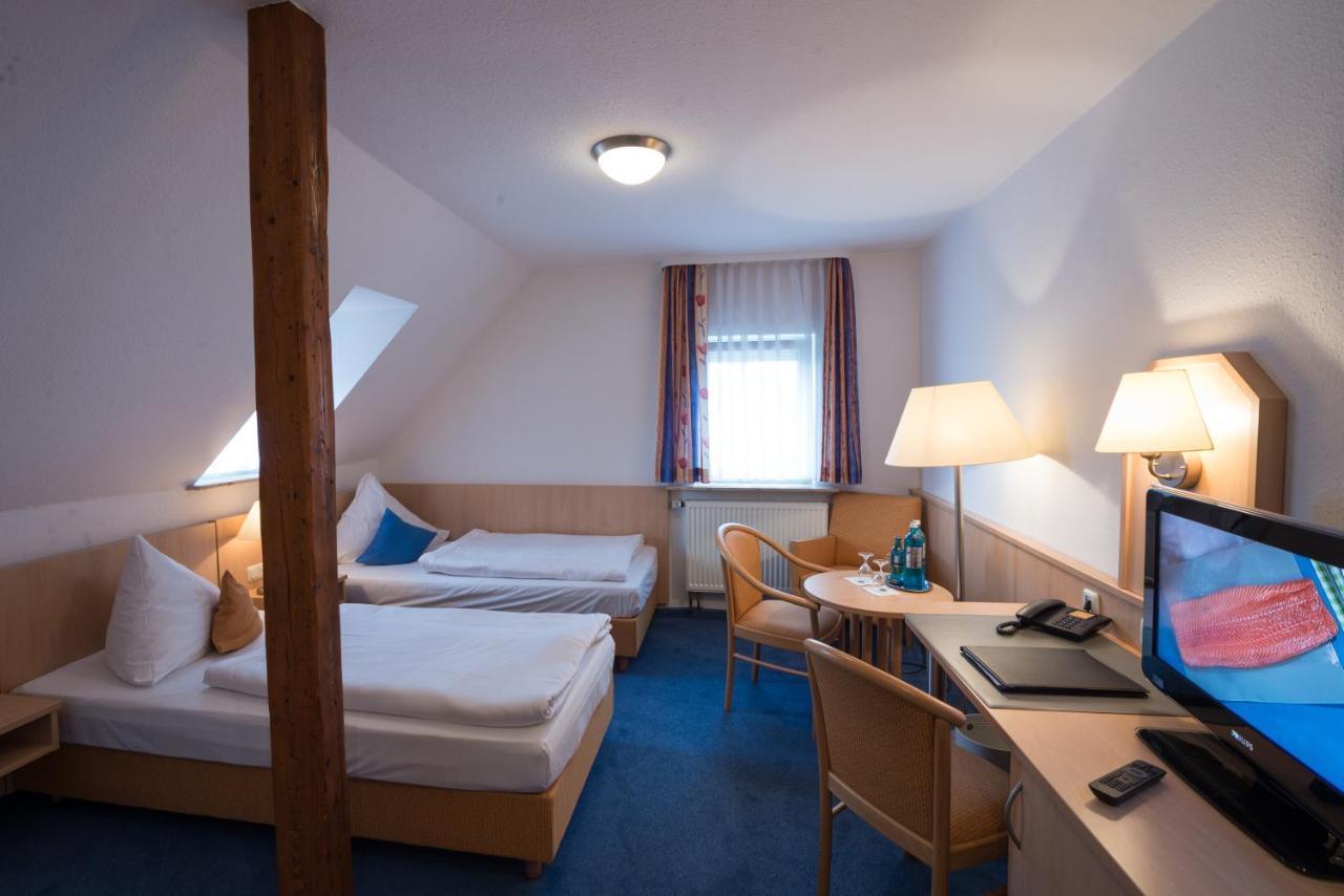 Hotel-Gasthof Weisses Ross Швайг-бай-Нюрнберг Экстерьер фото