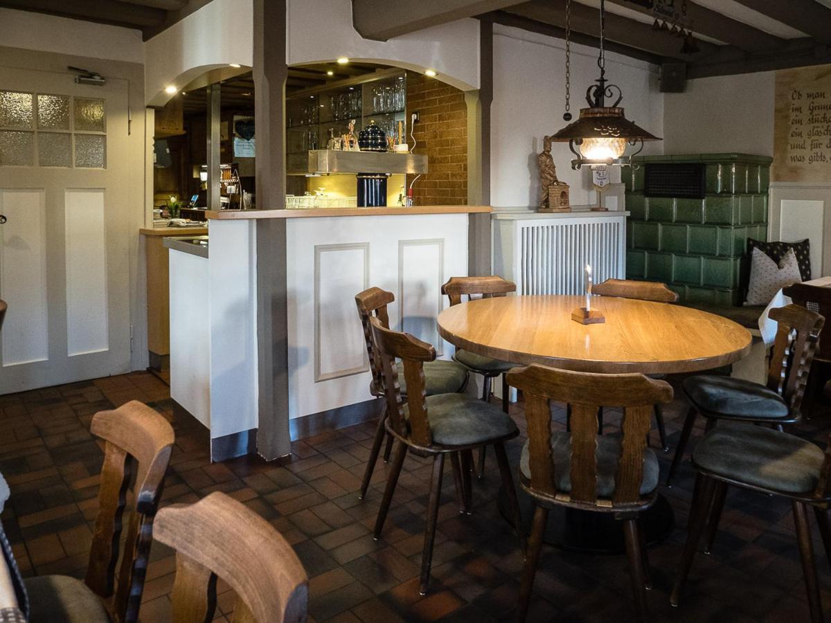 Hotel-Gasthof Weisses Ross Швайг-бай-Нюрнберг Экстерьер фото