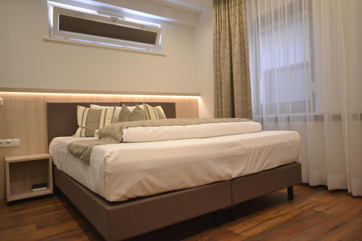 Hotel-Gasthof Weisses Ross Швайг-бай-Нюрнберг Экстерьер фото